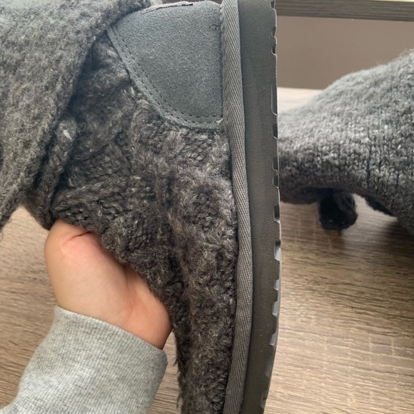 Charcoal Lattice Uggs - Picture 8 of 8